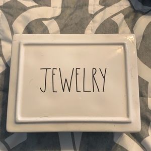 Jewelry box